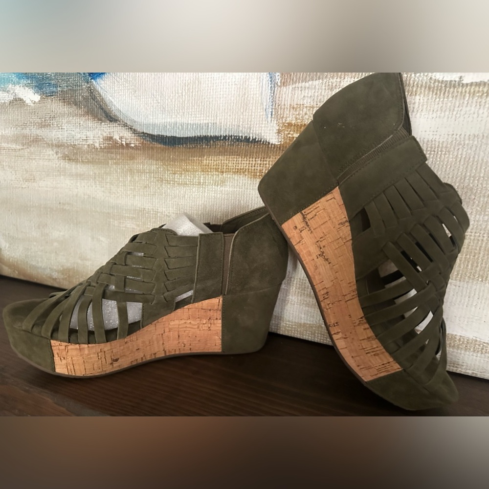 Chocolat Blu gorgeous style Olive shoe